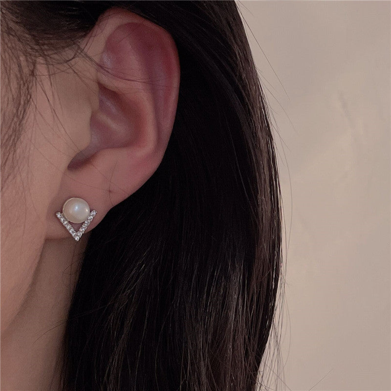 Stylish Design Simple V-shaped Pearl Stud Earrings