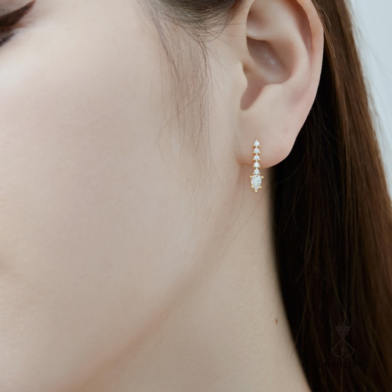 S925 Sterling Silver White Pear-shaped Water Drop Earrings