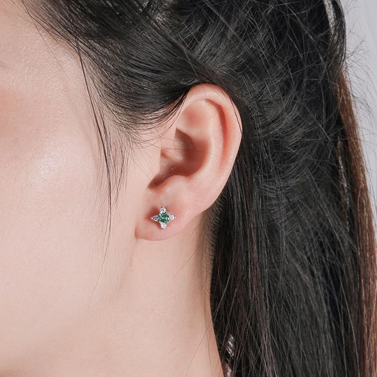White Gold Flower Shape Emerald Gem Prong Setting Stud Earrings