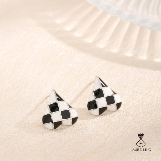 Black and White Checkered Heart Cold Stud Earrings