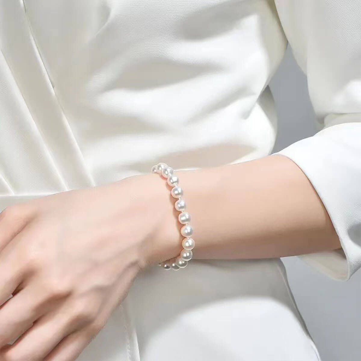 White Organic Pearl Bead Bracelet