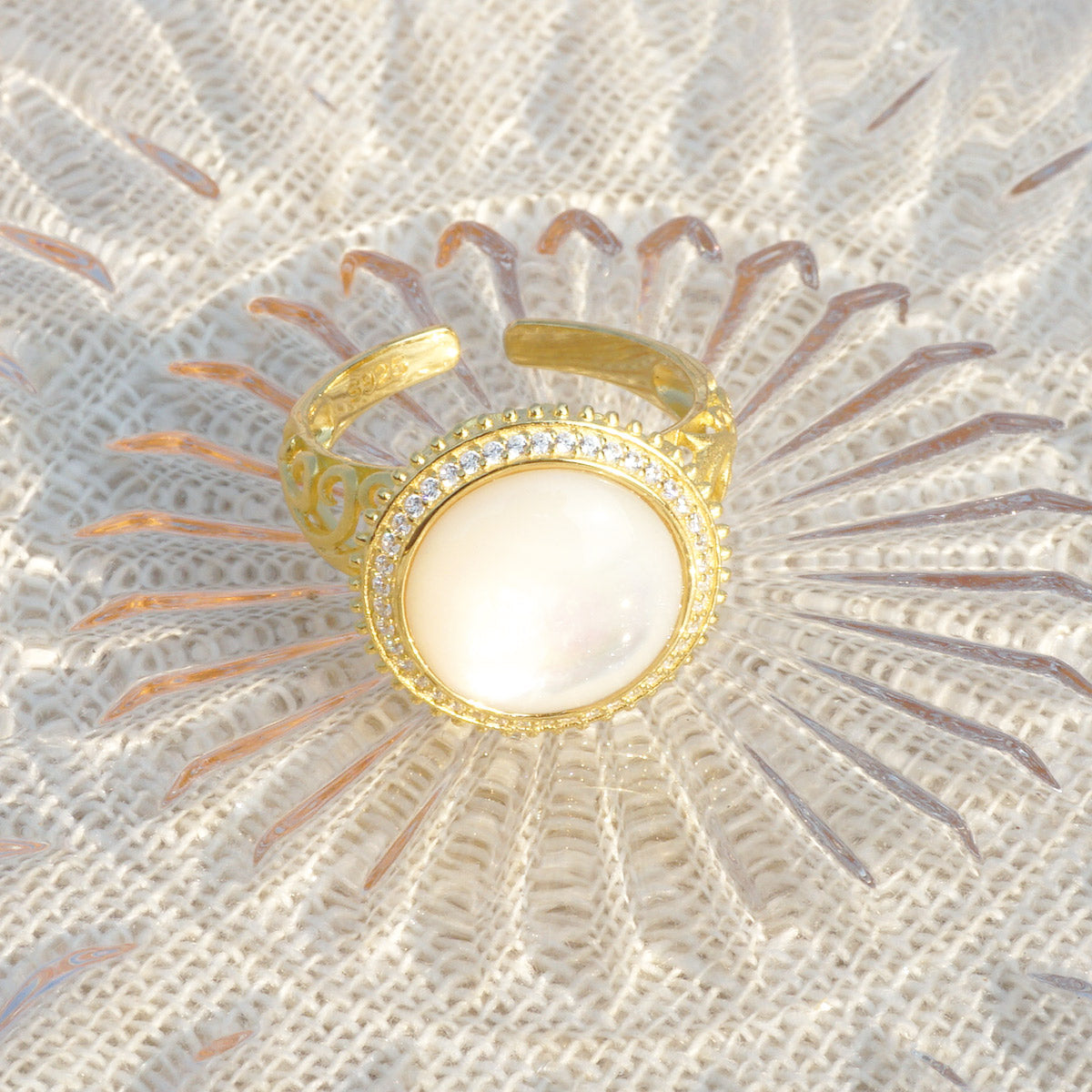 Gold White Shell Stone Sun Shape Ring